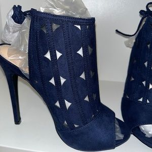 Cut-out Navy Blue Heels